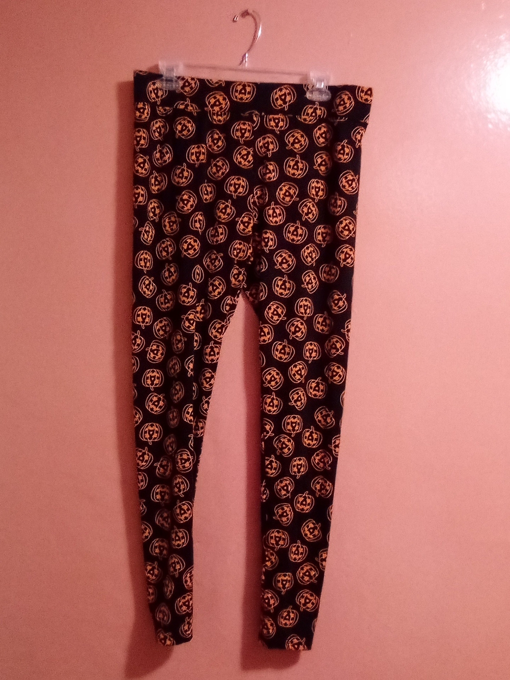 Women Black Leggings with Orange Pumpkin Print ( Bag Q )